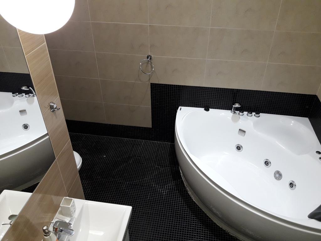 Kreschatik 21 With Terrace 2Br キエフ エクステリア 写真