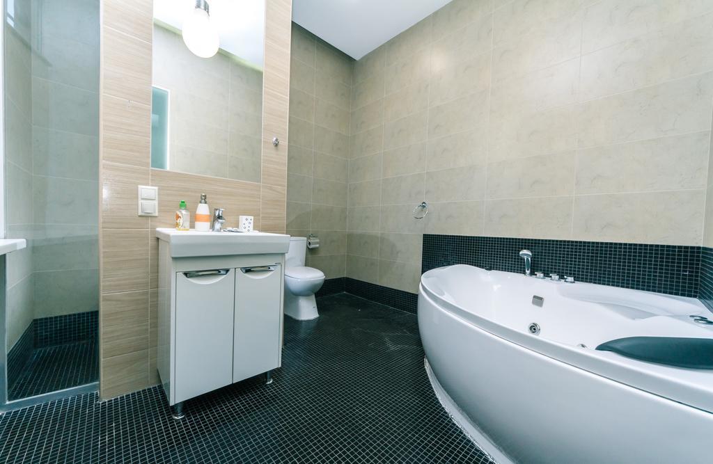 Kreschatik 21 With Terrace 2Br キエフ エクステリア 写真